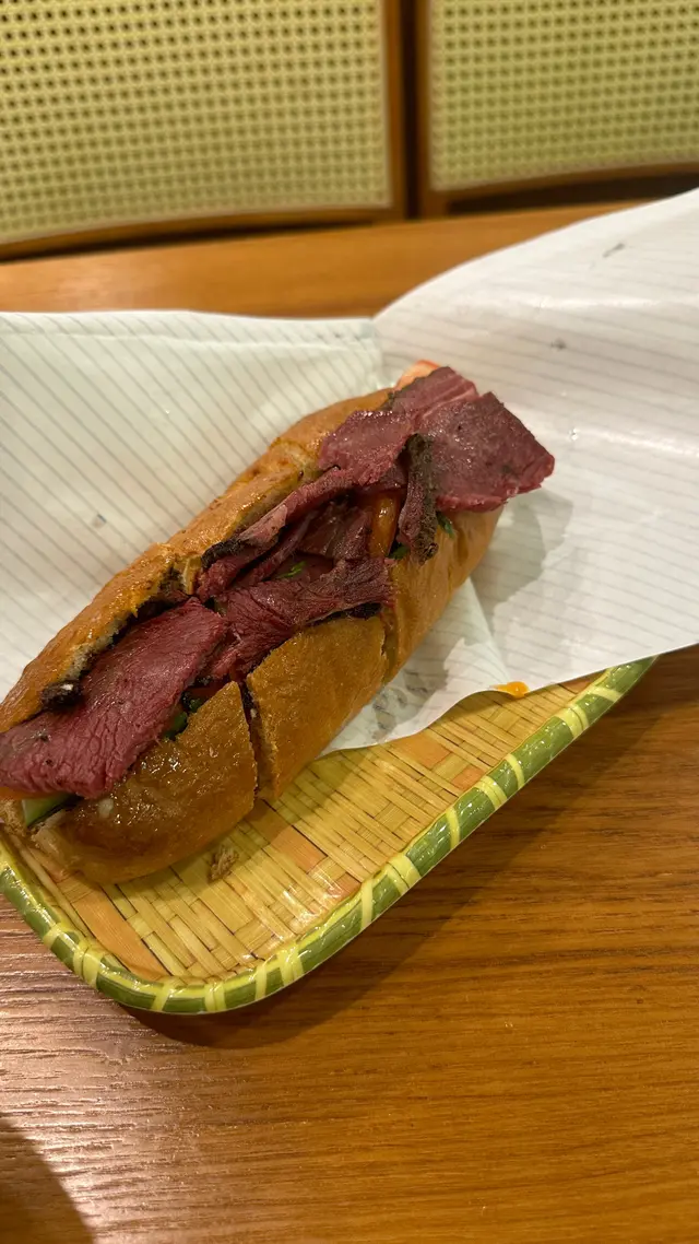 招牌燒牛肉法包