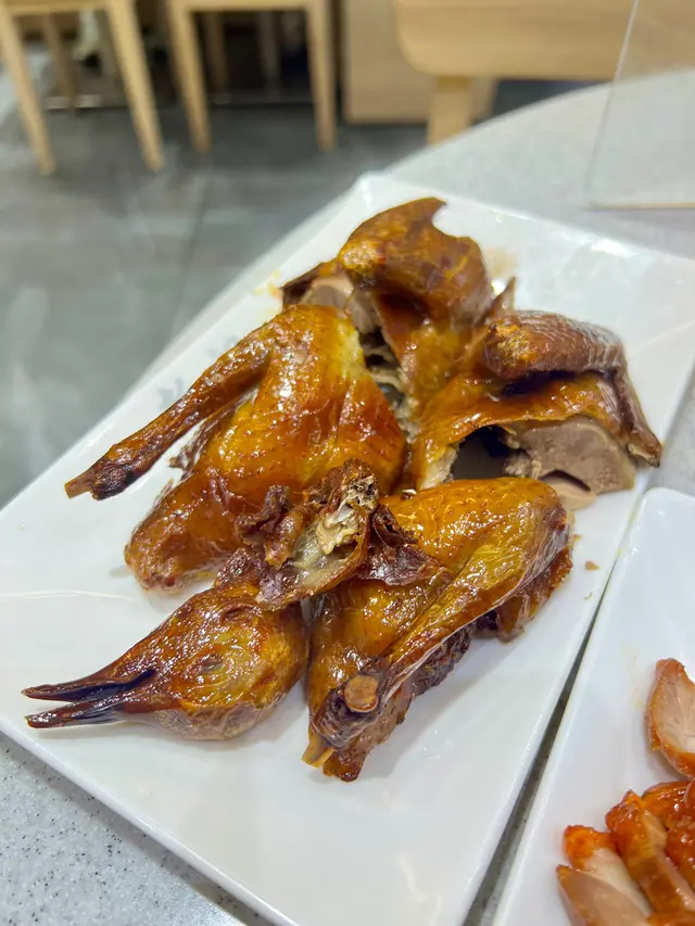 招牌紅燒肥皮乳鴿$76