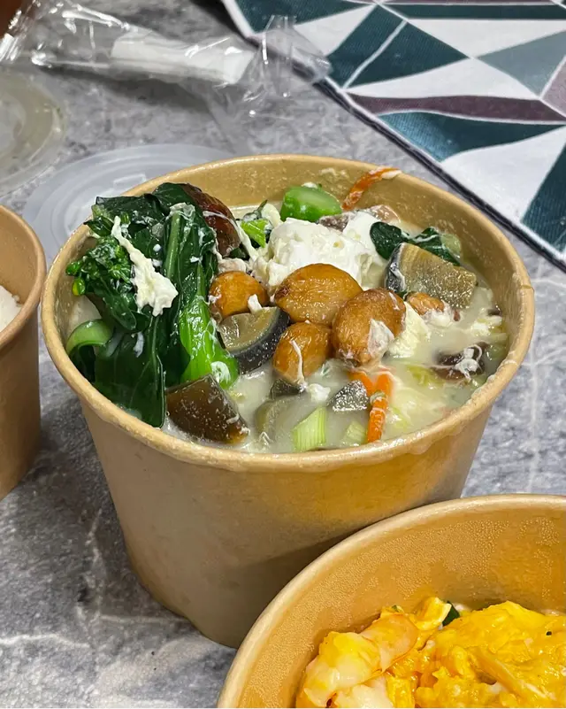 粒粒金銀蛋浸時蔬配白飯