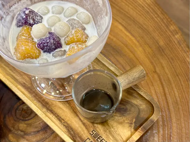 三色芋圓芝麻湯圓芭菲杯