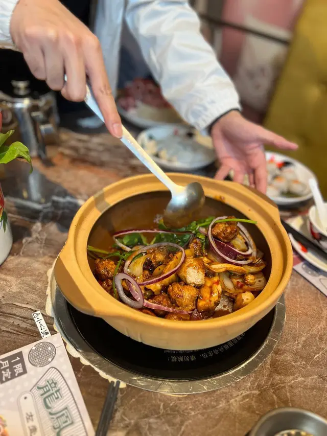 招牌無骨鳳翼釀雞煲