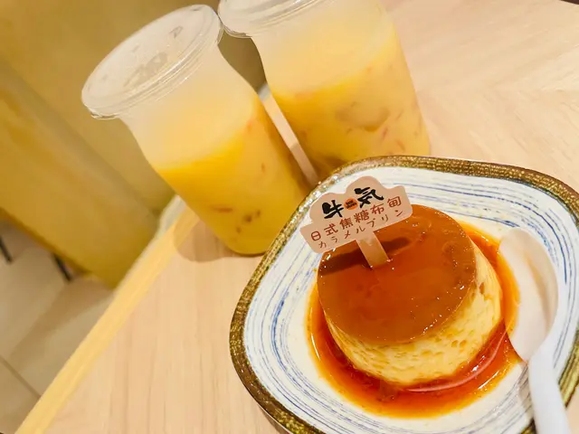 除泡芙、雪糕和季節性甜品外，電子下單還有楊枝甘露和焦糖布甸