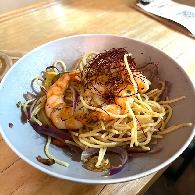 香辣蒜片欖油大蝦意粉