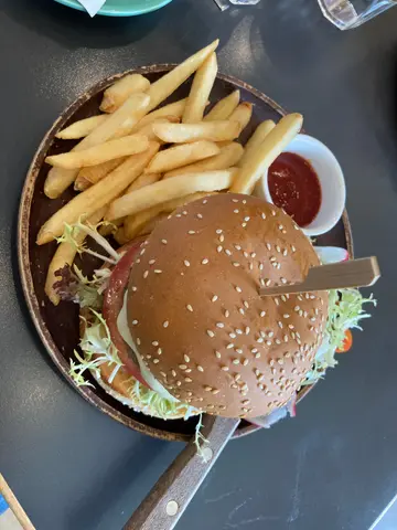 日本和牛漢堡包配薯菜