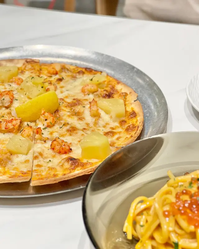 菠蘿小龍蝦薄餅