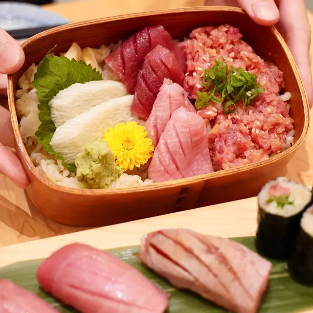 吞拿魚拖羅丼