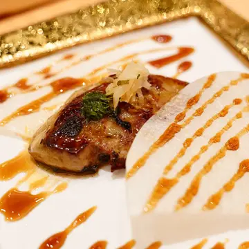 香煎鹅肝配米纸黑醋