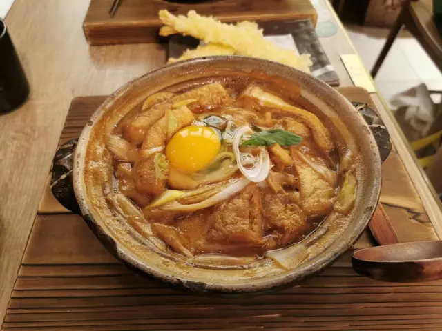 樣子不錯, 中間有蛋, 叫了傳統風味僧。味道帶點苦, 少許粉狀, 口感不佳