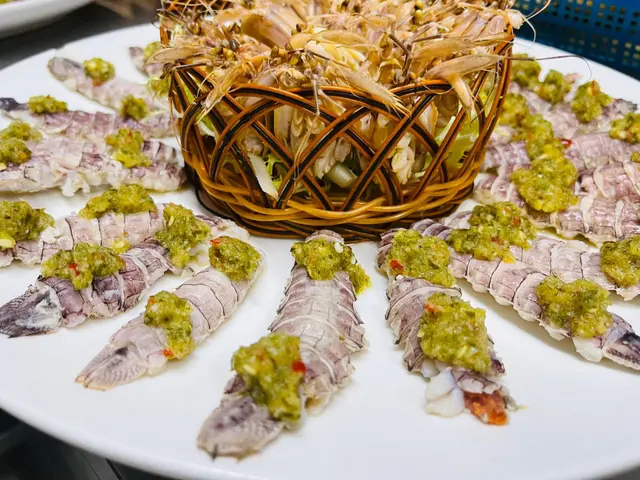 瀨尿蝦$78隻，6隻起，需預訂。海鮮價格或有差異。。