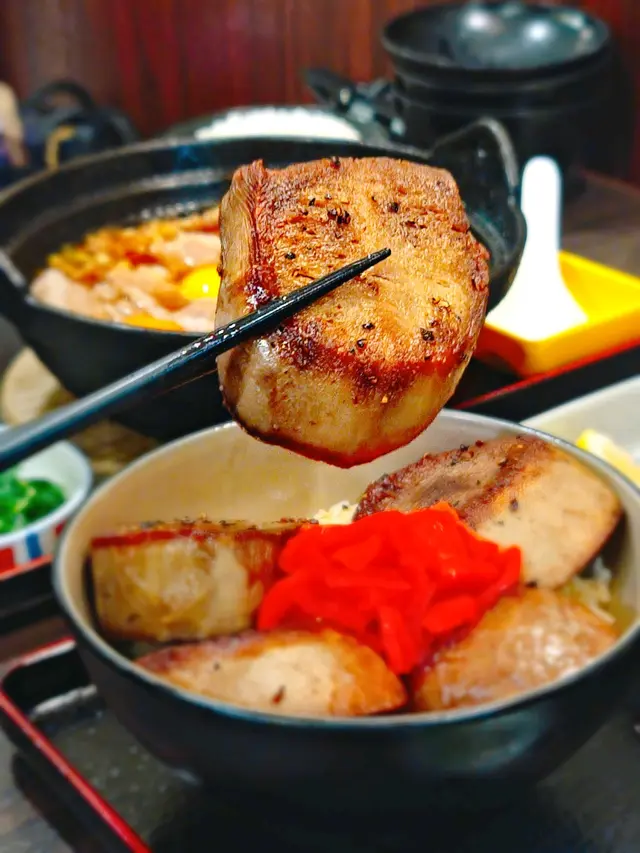 超級厚牛舌😍😍果然是牛舌專家！一份定食有5塊巨型牛舌👅咬下去非常軟腍腍🔥肉汁非常多配上少少油脂，真係很好食😍😍