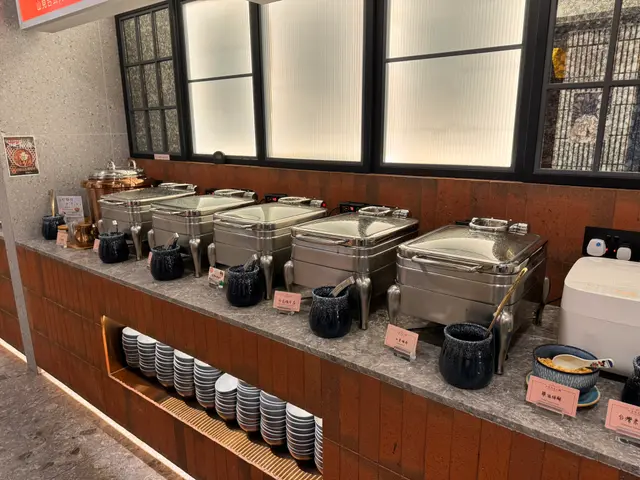 熟食我冇寫晒出嚟,但係最左邊嗰個就係台式酸辣湯,咁我都有畢嚟飲嘅,好飲