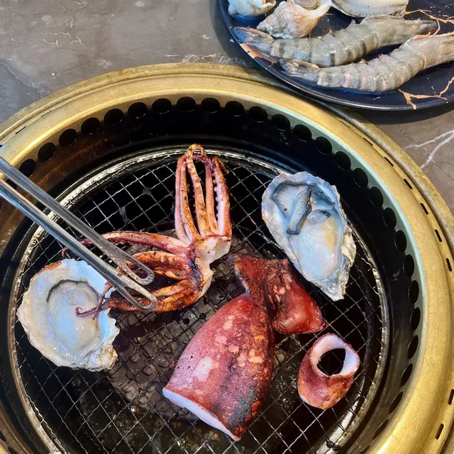 燒原隻日本生蠔 原隻鮑魚燒