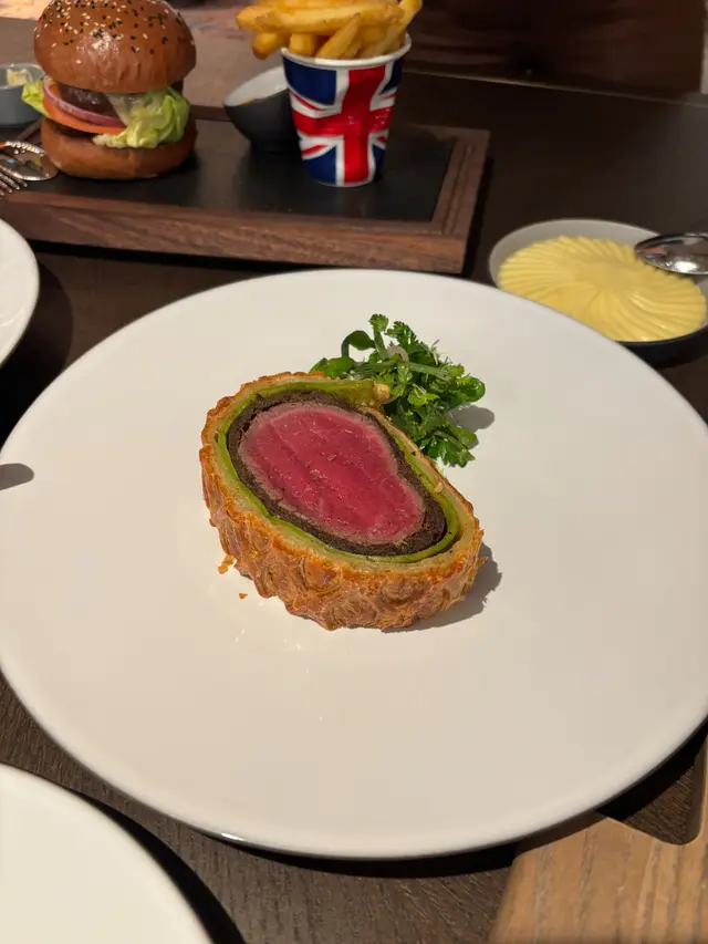 威靈頓牛排 Beef Wellington