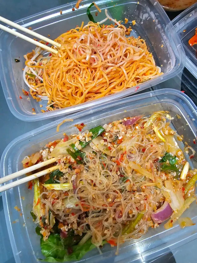 泰式炒金邊粉,泰式香辣肉碎粉絲