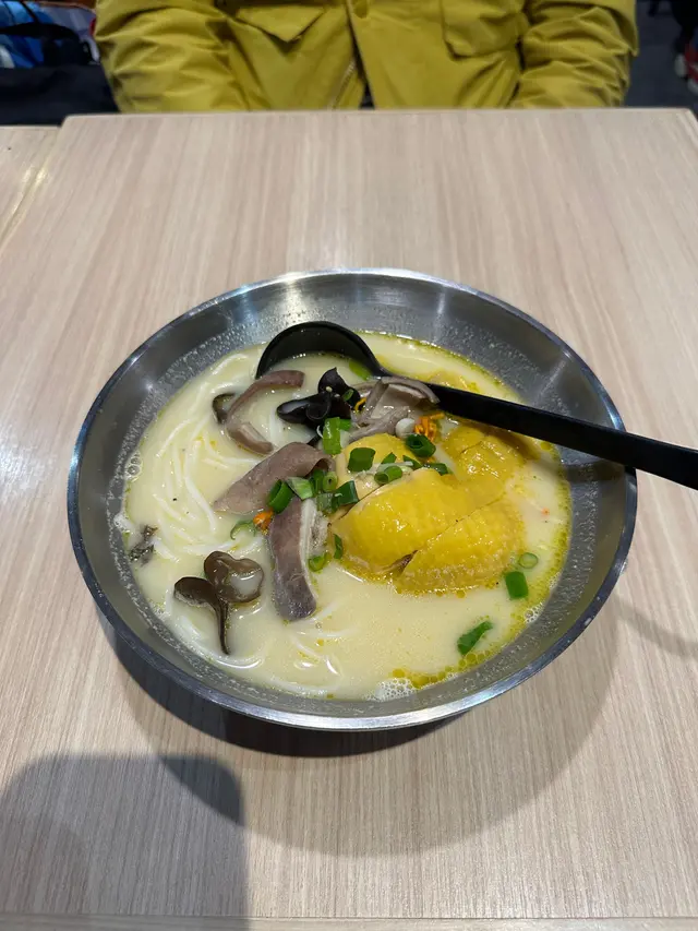 胡椒豬肚雞米線