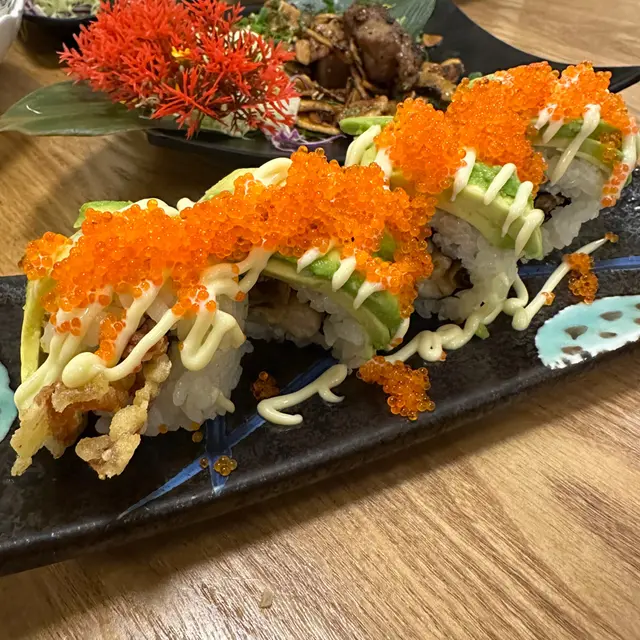 牛油果軟殼蟹卷