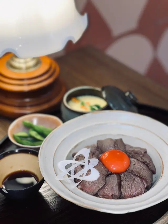 京蔥牛柳壽喜燒忌廉蓋飯