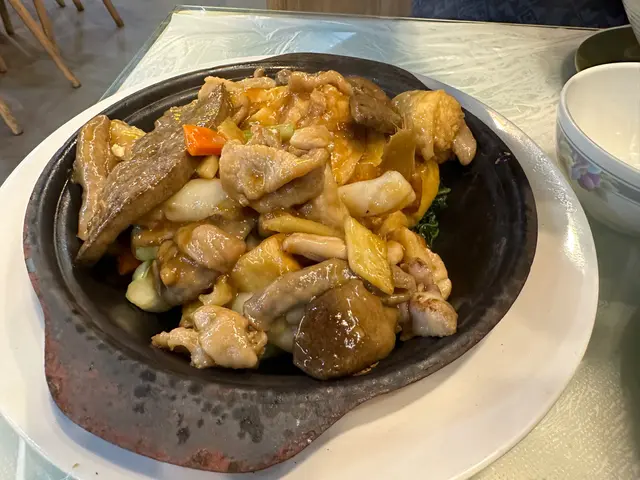 馳名雞粥  八珍豆腐煲