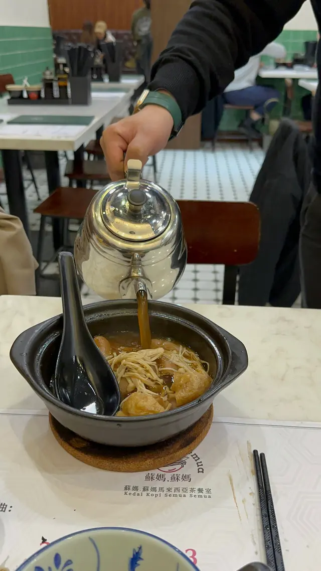 百吉爺肉骨茶(豬腳彎)