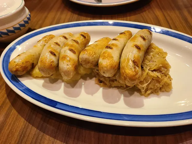 紐倫堡豬肉腸配酸椰菜