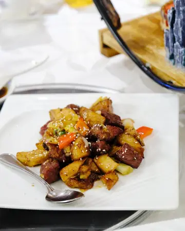 蜜椒脆薯慢煮安格斯牛仔肉
