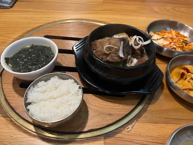 炆牛肋骨、海帶湯、白飯
