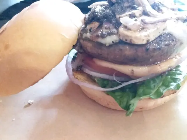 雙蘑菇黑松露醬芝士漢堡