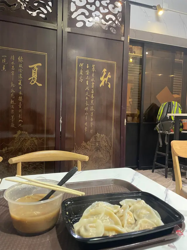 人少少，可以用心去嘆下美味，下午茶值得黎chill下～