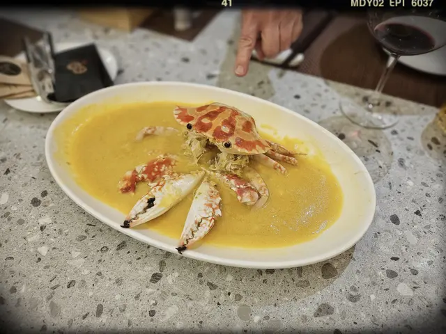 招牌花雕蒸海紅蟹