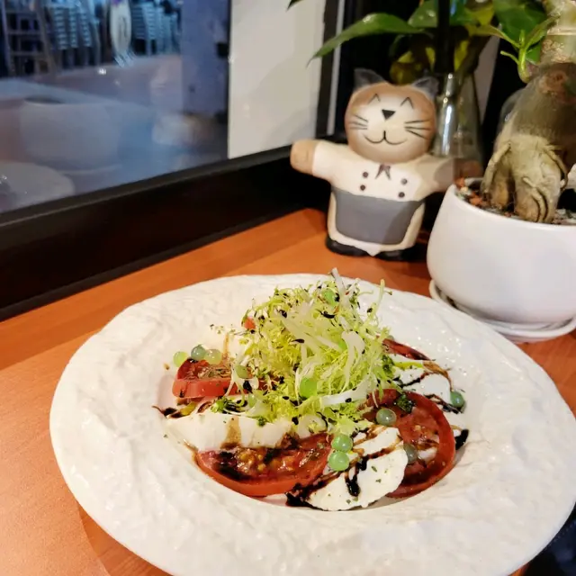 意大利水牛芝士蕃茄沙律配青蘋果爆珠