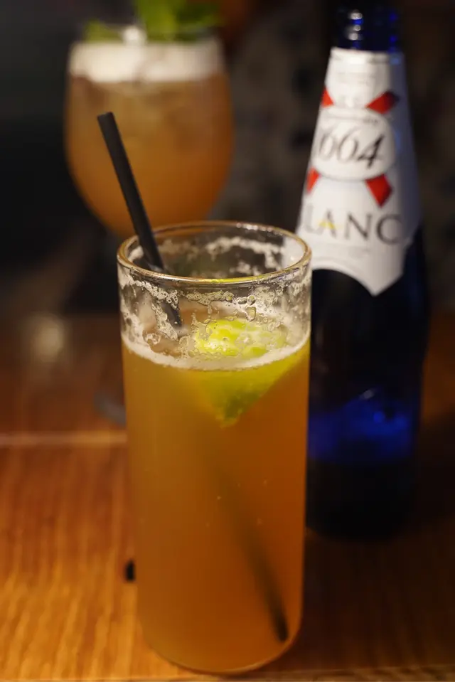 Peach 1664 Blanc beer