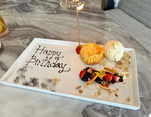 藍莓醬巴斯克芝士蛋糕配雪糕