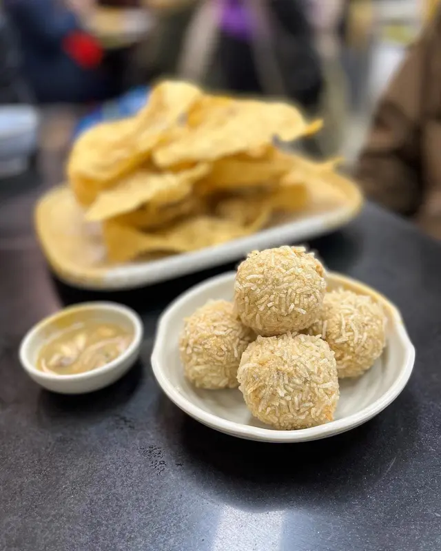 首創米通鯪魚球（跟蜆蚧醬）