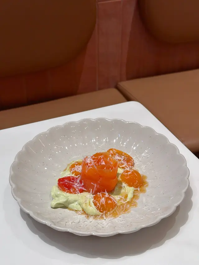 煙三文魚蕃茄牛油果沙律