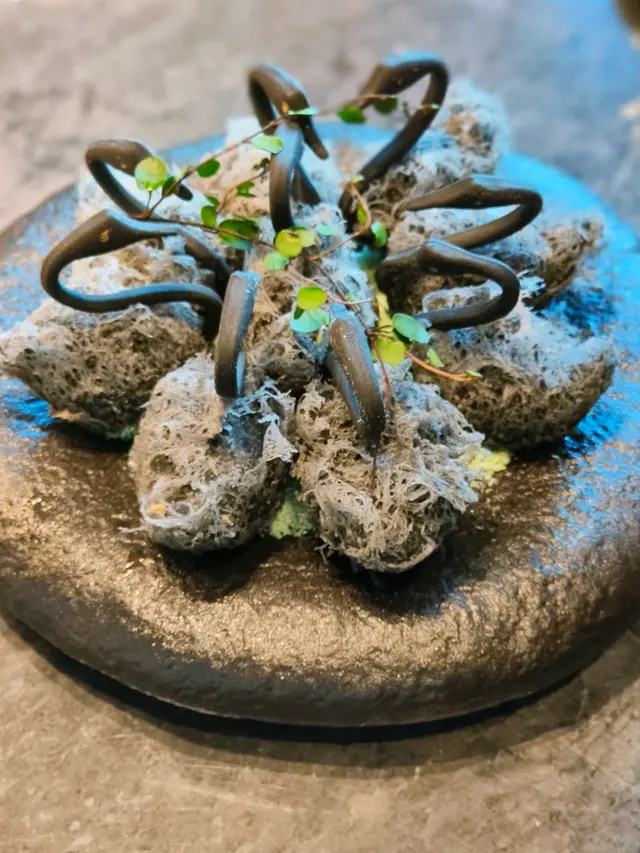 黑天鵝芋角