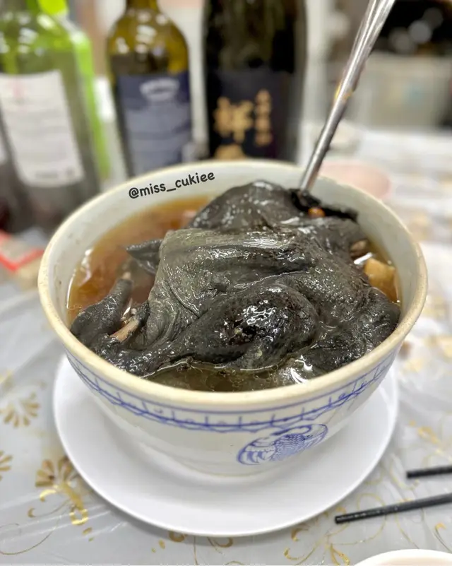 響螺、淮山、杞子、烏雞燉三蛇