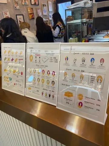 Twist & Buckle—the best dessert place in Hong Kong, have a huge variety of dishes. 