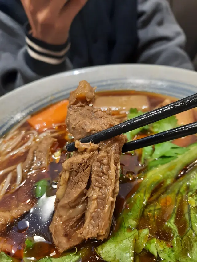 麻辣牛腩雞翼米線