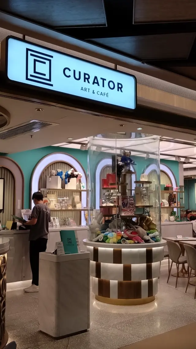 CURATOR Art & Café