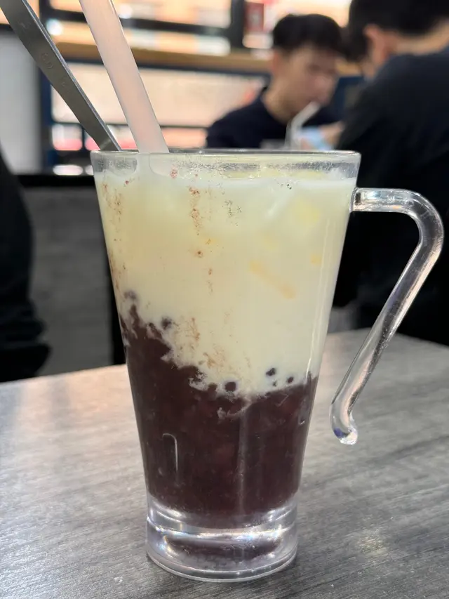 他們的紅豆冰 紅豆🫘佔一半 肯定這不會蝕錢😂？