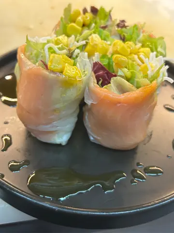 三文鱼米纸卷😋😋