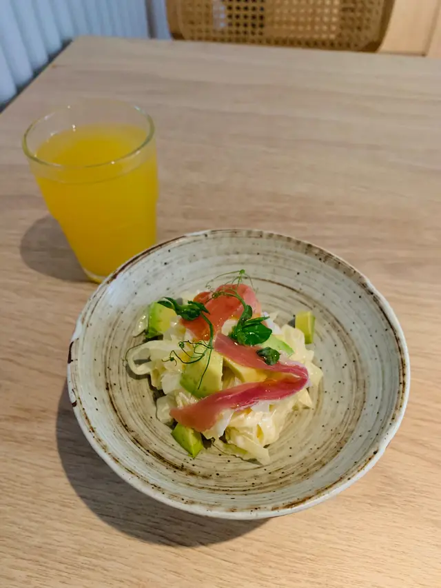 牛油果椰菜絲沙律