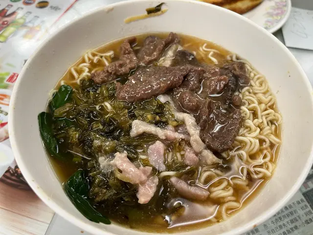 同價錢相宜嘅味道，肉絲比預期好，叫單/雙餸麵好適合午餐唔想食太飽/ 留quota食埋西多士