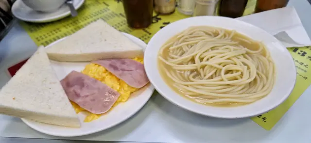 炒蛋過咸，义燒意粉和方包就正常味道