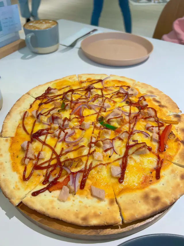 Honey BBQ chicken pizza