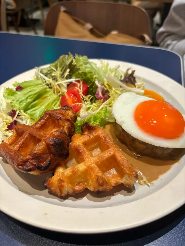 安格斯漢堡扒配酥皮窩夫