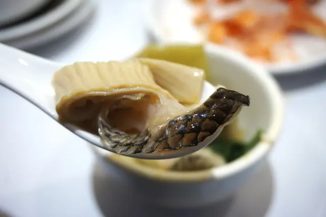鹹菜胡椒豬肚鯛魚片煲