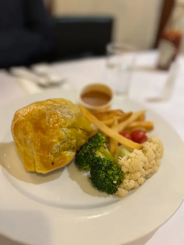 威靈頓牛柳配薯菜