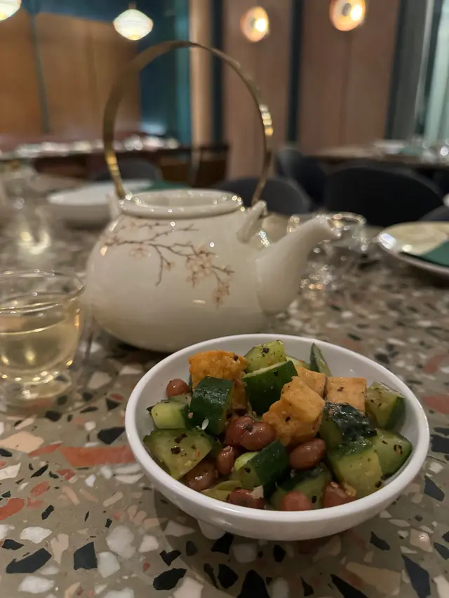 餐前小吃 - 切粒豆卜及小黃瓜