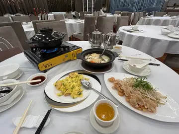 象拔蚌汤食和2个广东菜